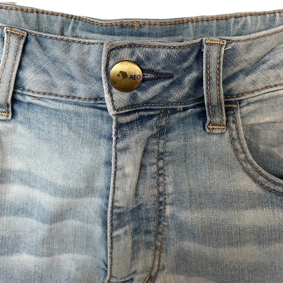 American Eagle Hi Rise Shortie Light Wash 10 - Picture 2 of 7